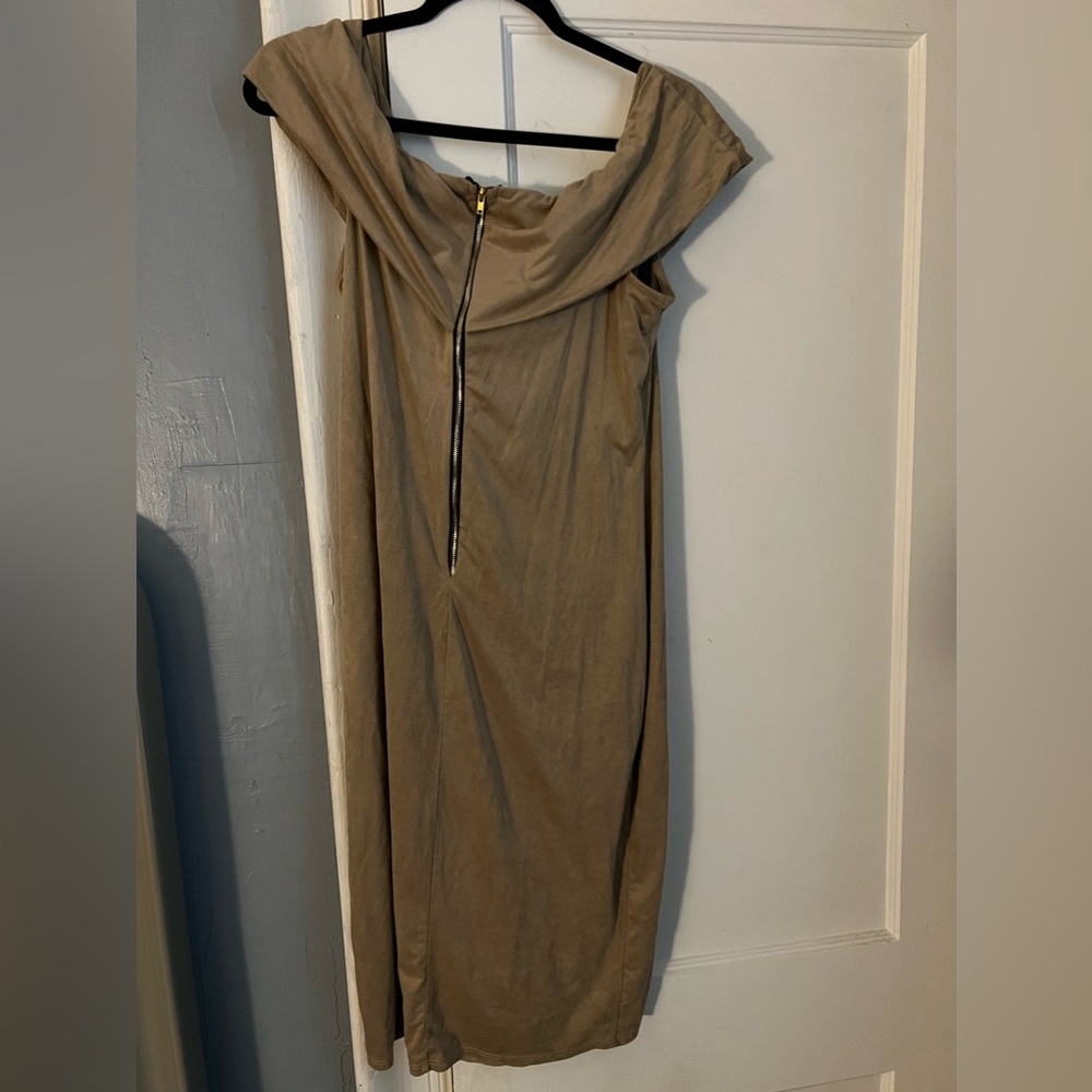 Olive dress - Picture 2 of 3